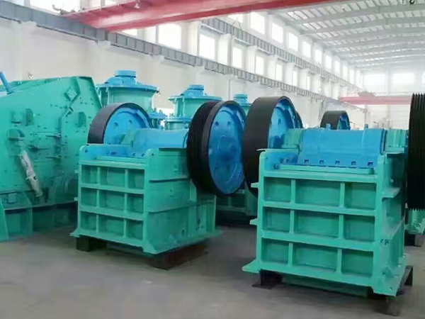 片磨巖顎式破碎機(jī)價(jià)格及優(yōu)勢