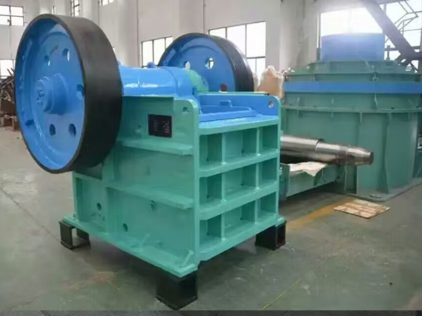 片磨巖顎式破碎機(jī)價(jià)格及優(yōu)勢